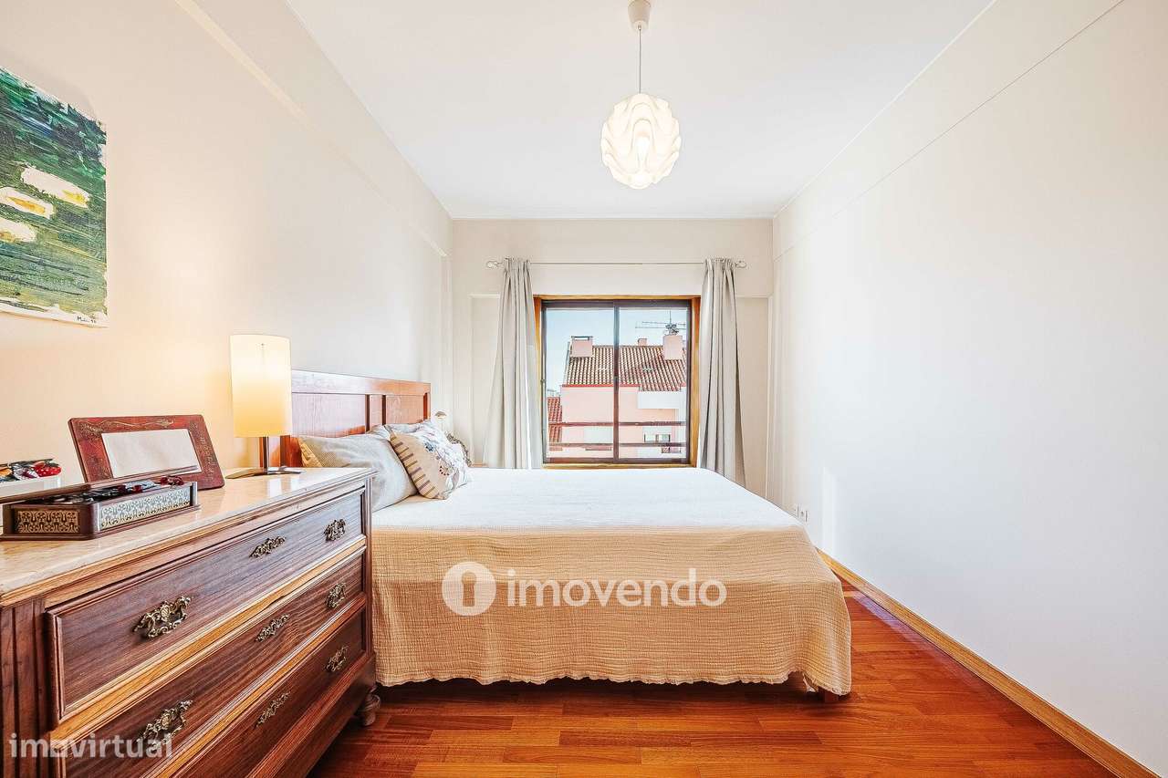 Apartamento T3, com garagem e arrecadação, na Ramada-29