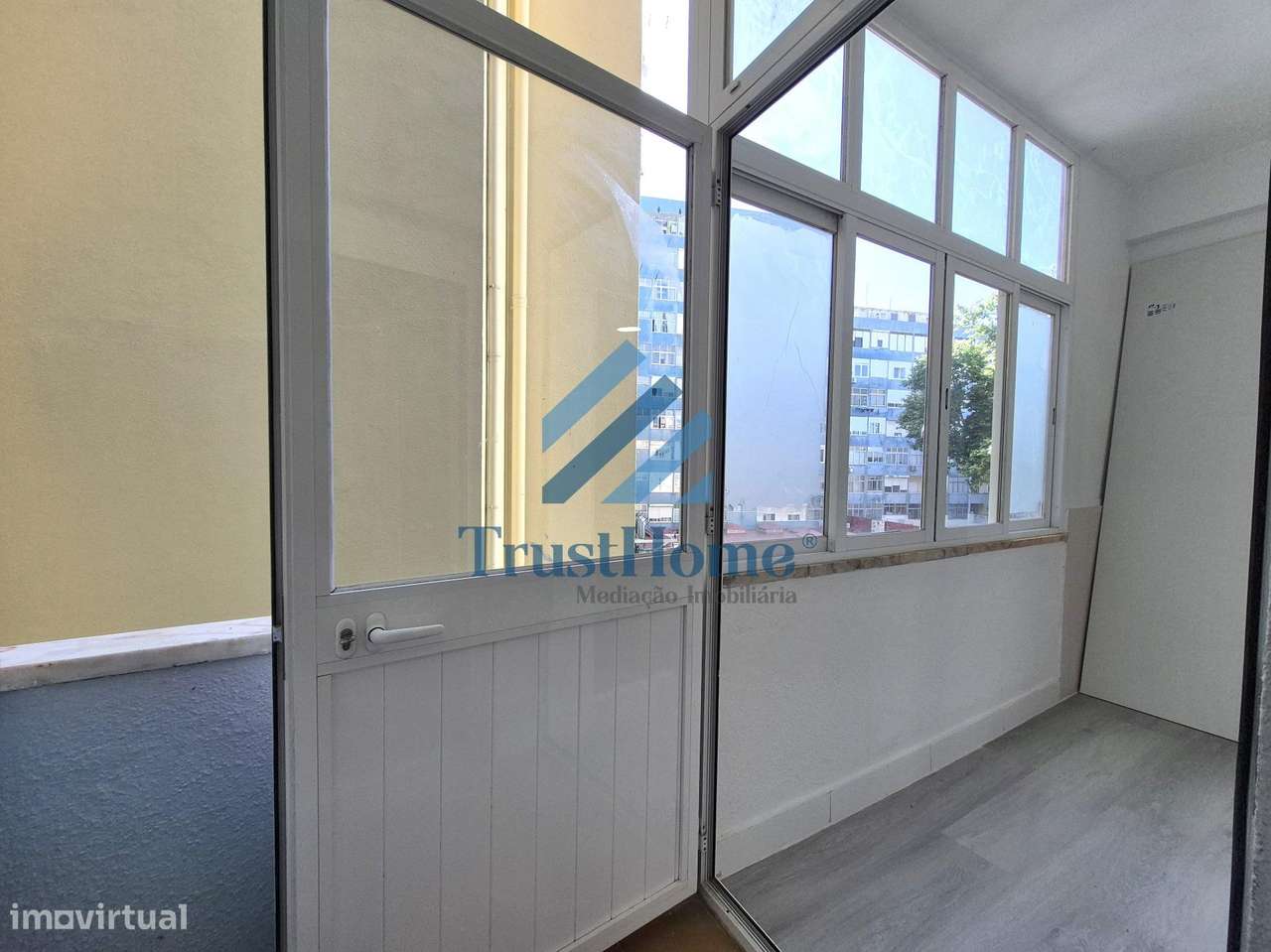 T1  Remodelado em Venteira centro da  Amadora-6