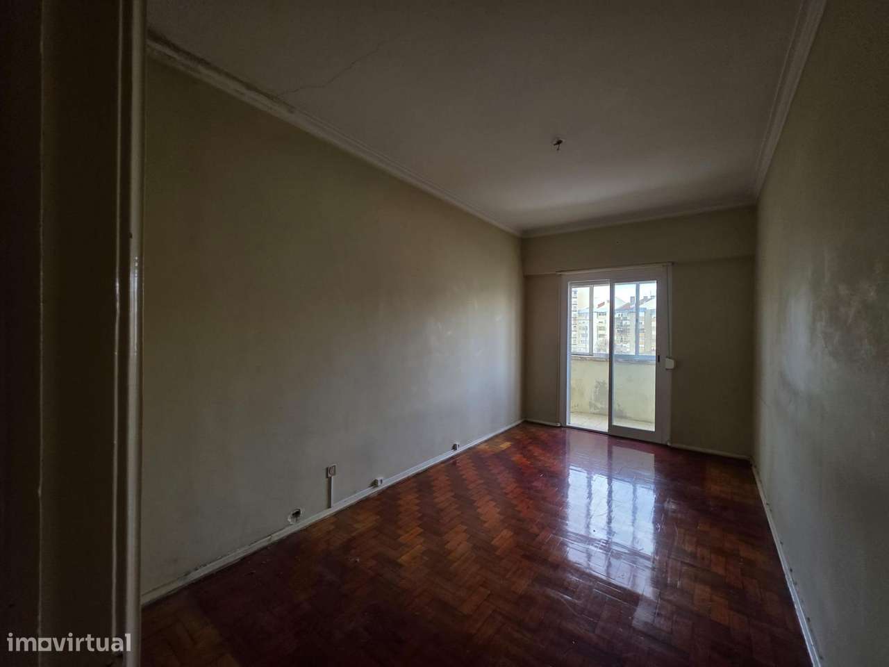 Apartamento T2 para Remodelação Total em Benfica-10