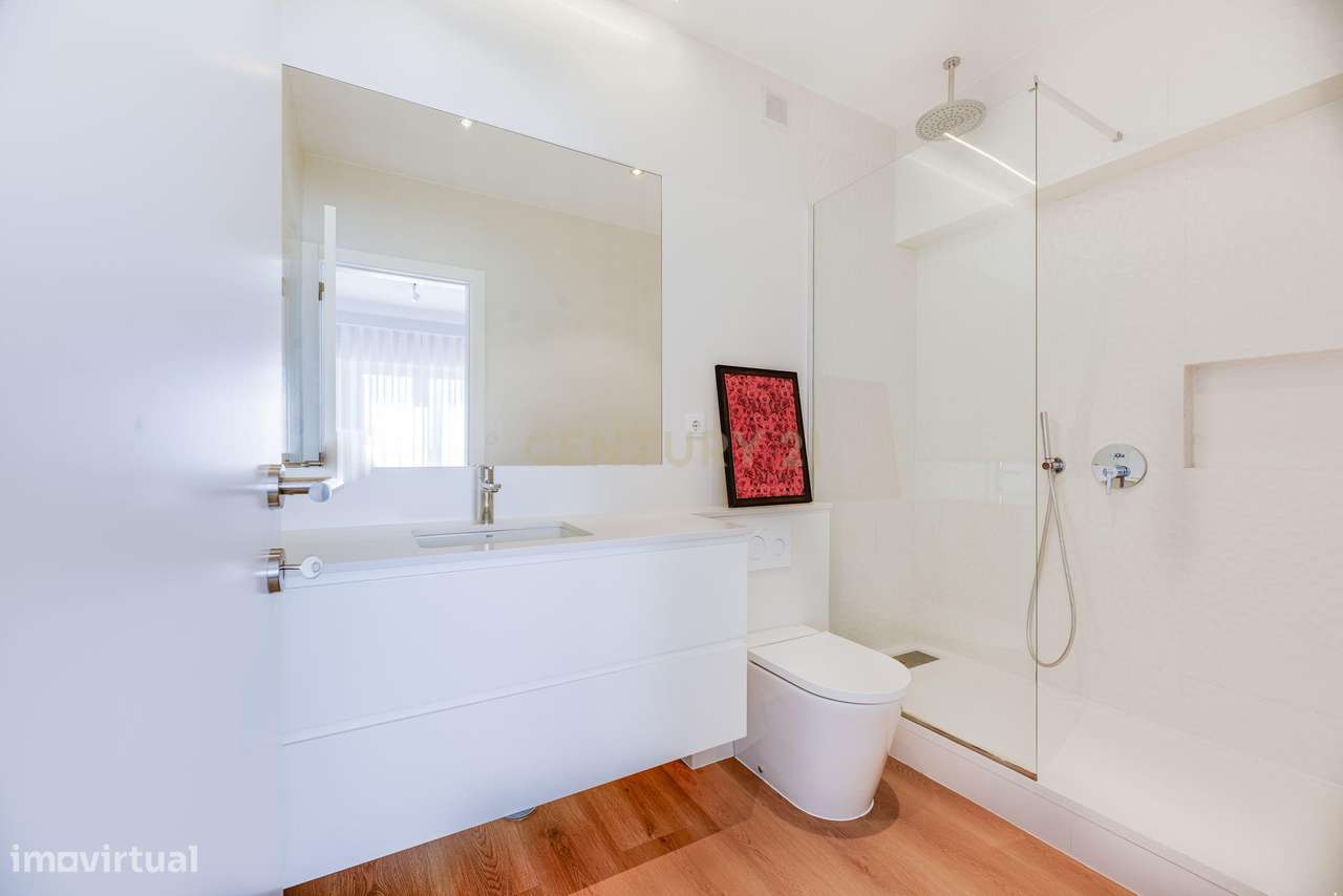 Fantástico T4 Alvalade com varandas, estacionamento e arrecadação-49