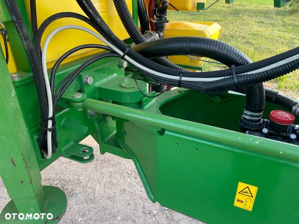 John Deere 824 - 11