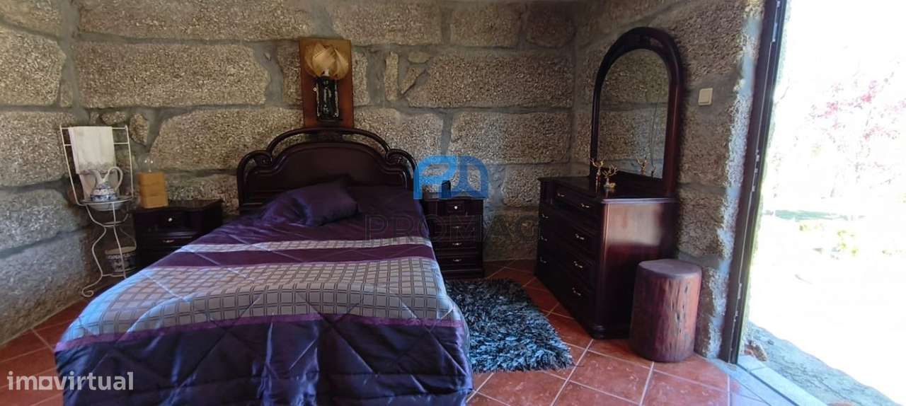 Quinta com 3 artigos urbanos, piscina e 9,4 ha em Resende-16