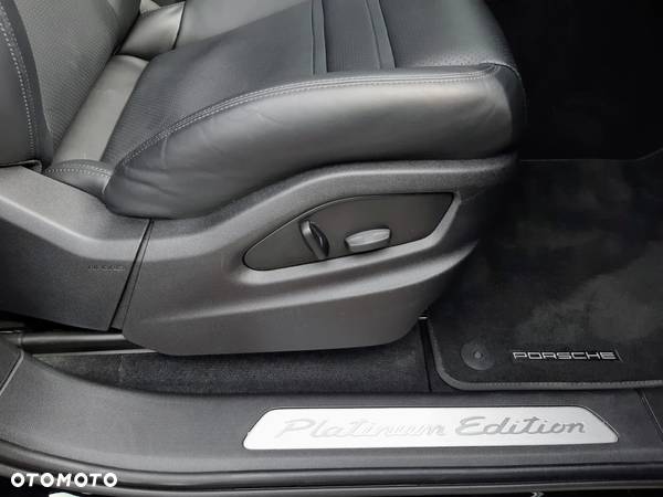 Porsche Cayenne E-Hybrid Tiptronic S Platinum Edition - 25