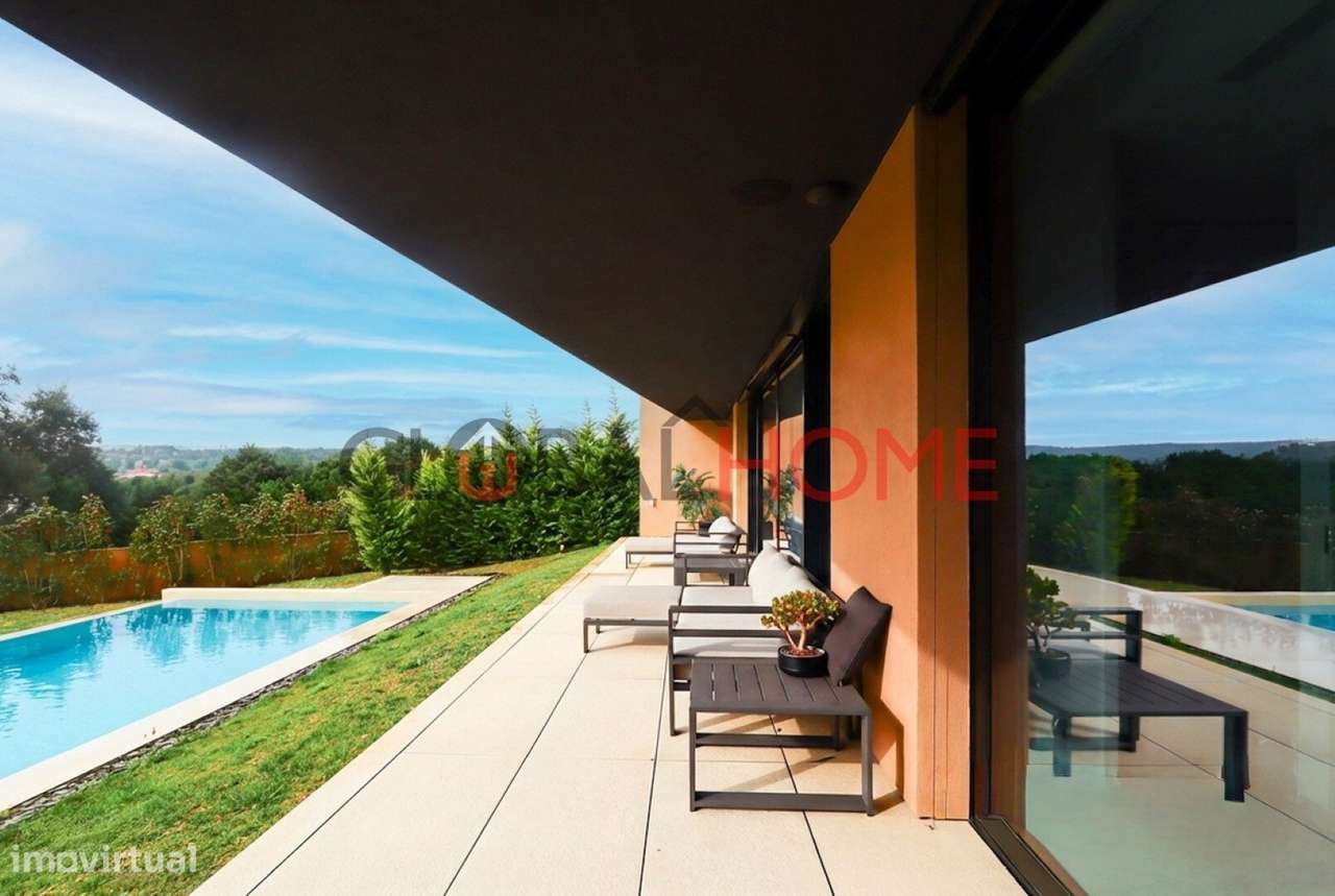 Moradia T5 com piscina na Quinta das Luzes-5