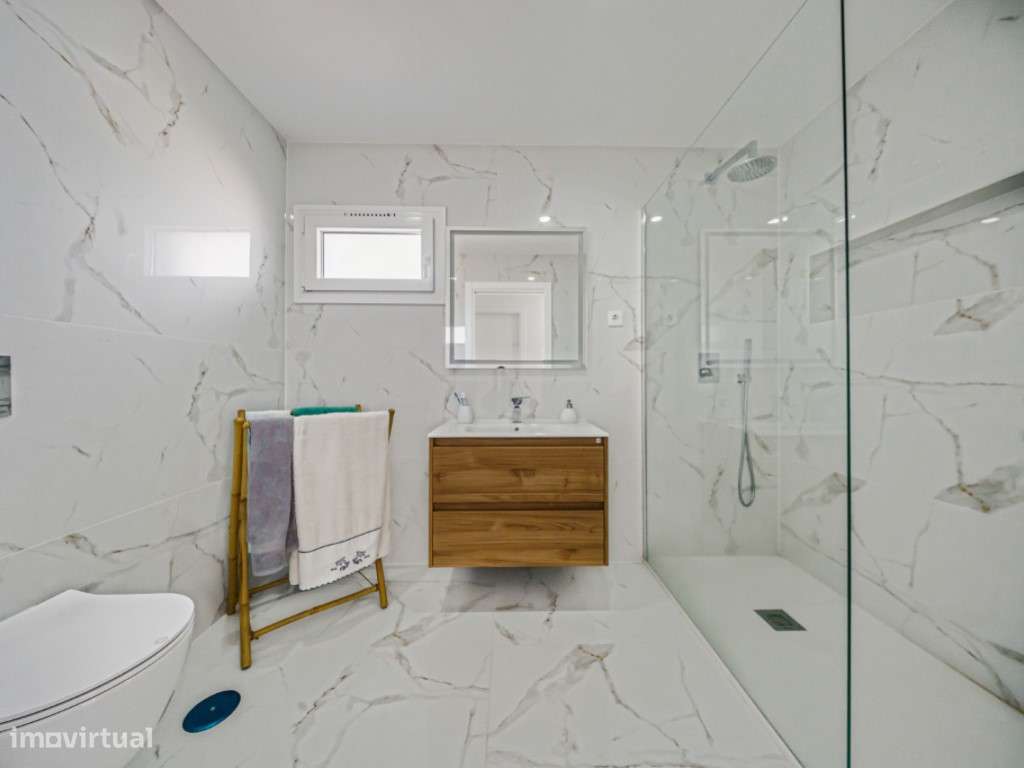 Moradia T3 Isolada com Piscina-24