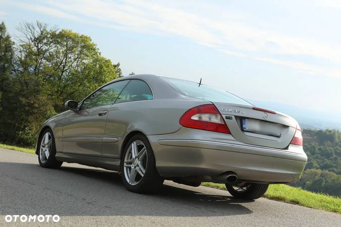 Mercedes-Benz CLK 350 Elegance - 17