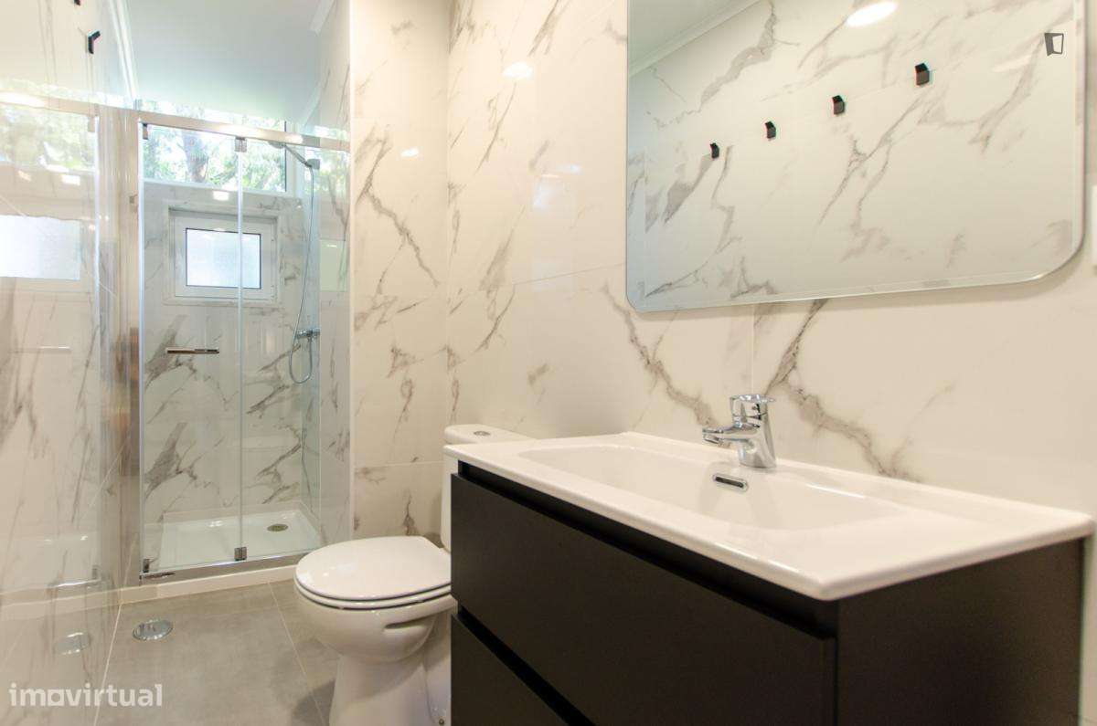 Quarto - localizado em Carcavelos Lisbon - Grande imagem: 4/13