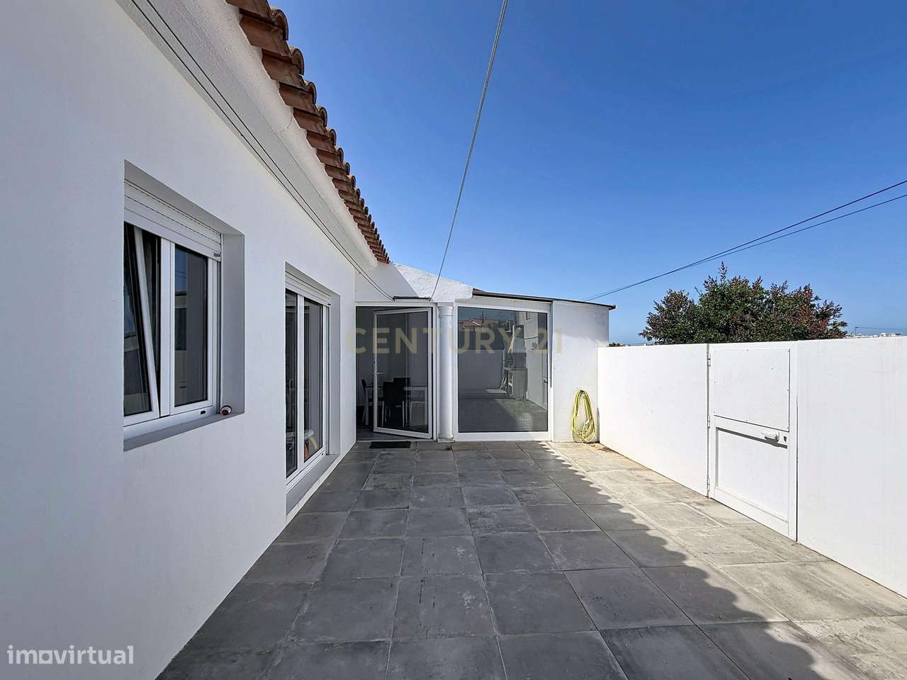 Moradia T3 Térrea Renovada à Venda na Nazaré | Quintal | Suite | Pront-6