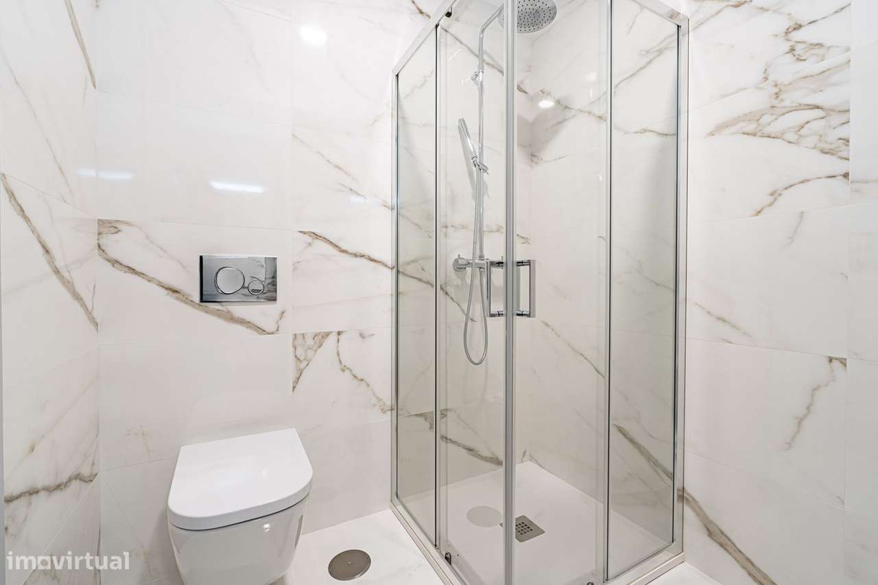 T4 amplo, 4 suites e estacionamento 4 carros – Marquês, Porto-44