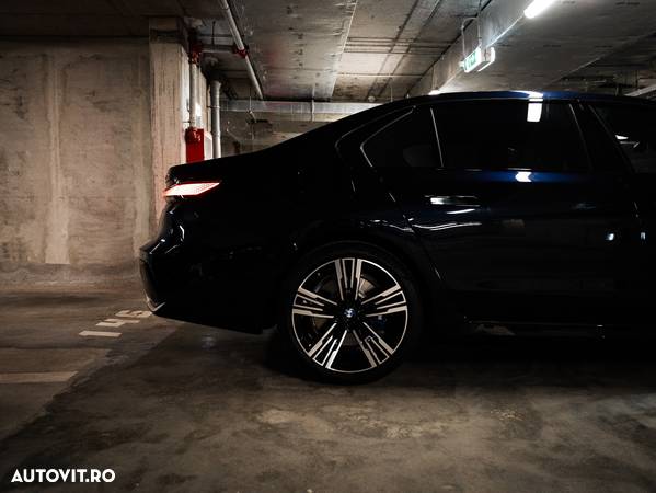 BMW Seria 7 740d xDrive MHEV - 8