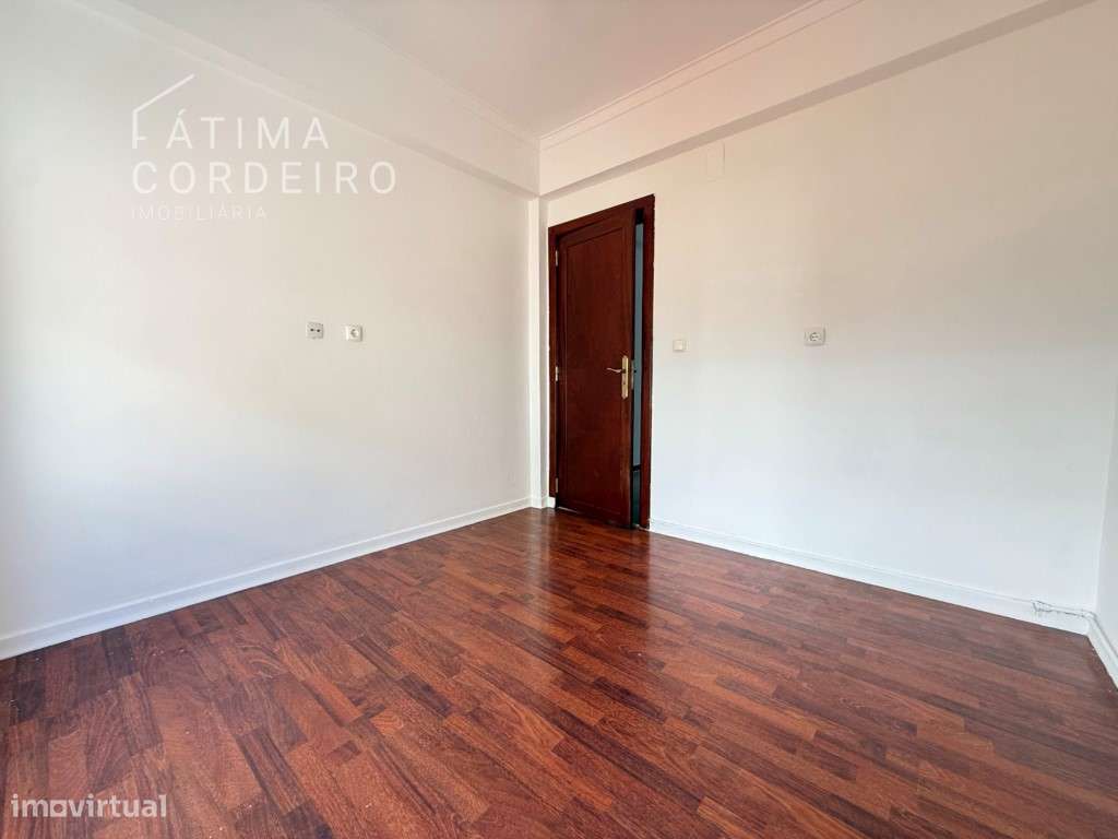 Moradia em Banda T4 no Feijó - Espaço, Conforto e Excelente Localiz...-22