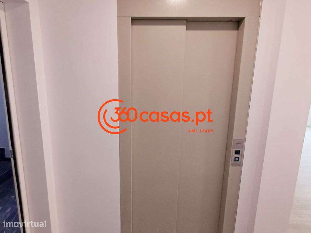 Apartamento T2 com garagem e logradouro de 35m2 em Almancil-7