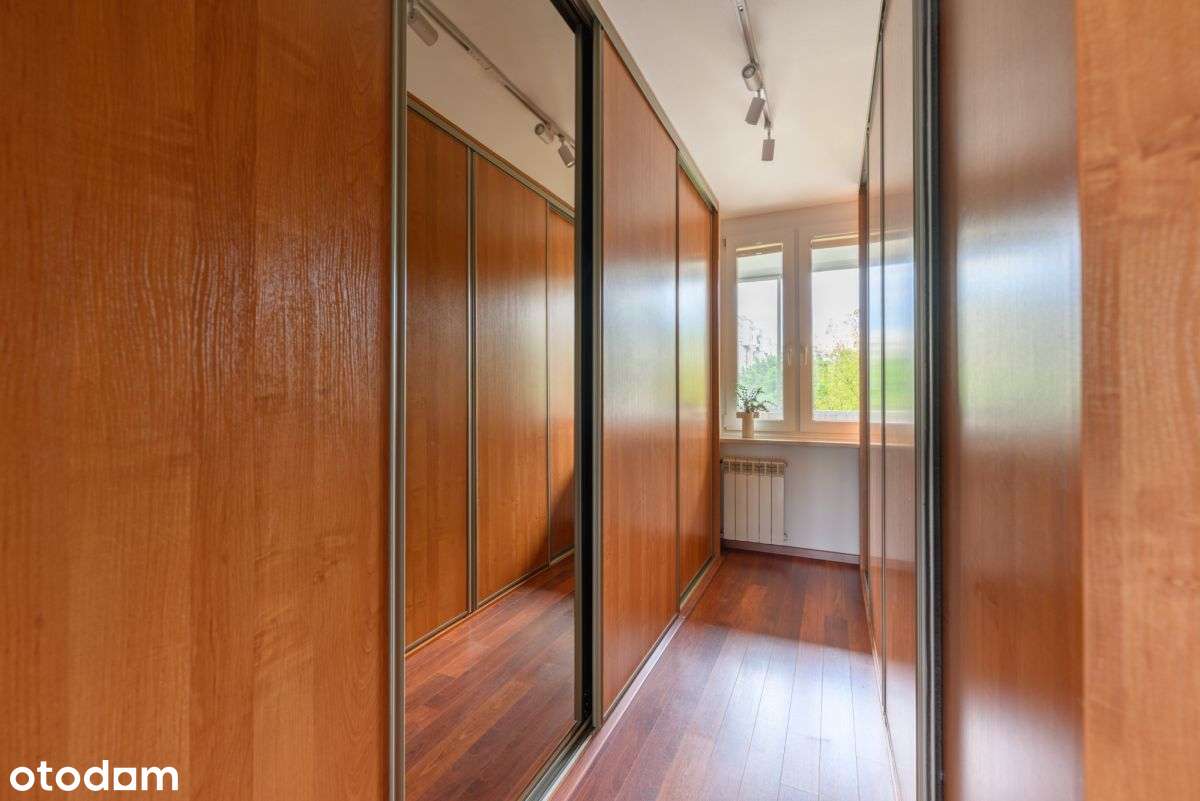 Jasne mieszkanie przy Metrze Trocka-9