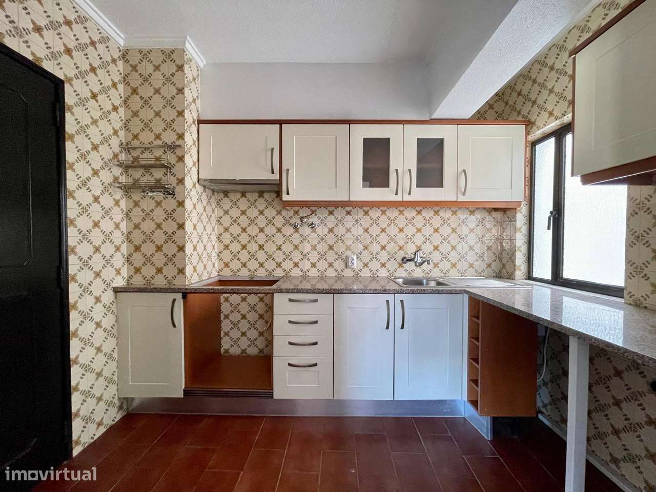 Exclusivo Apartamento T2 - Quarteira - Lugar de Garagem - Varandas - P-20