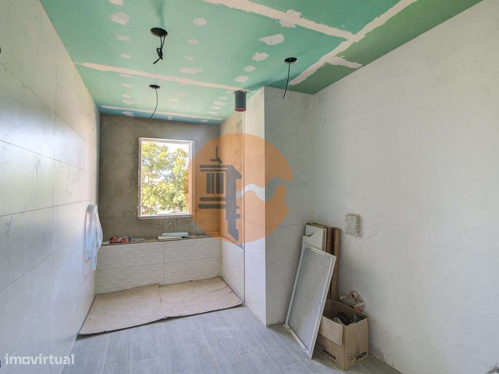 Moradia Isolada V4 com Piscina em Construção-24