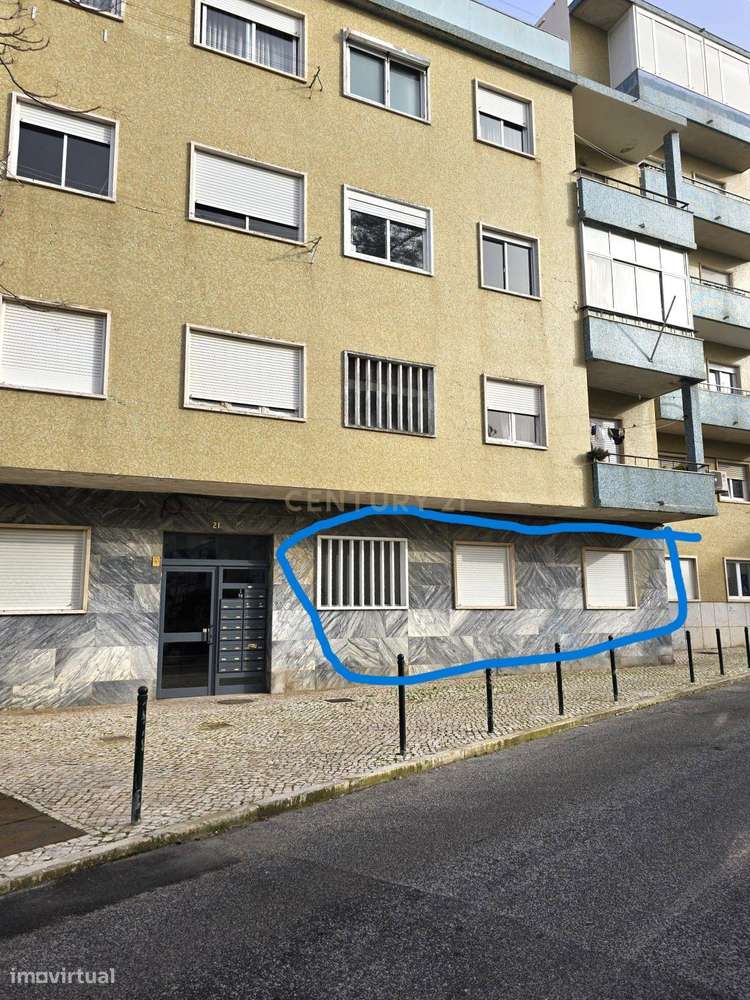 T1 em Linda-a-Velha – Cozinha Remodelada e Excelente Localização-5