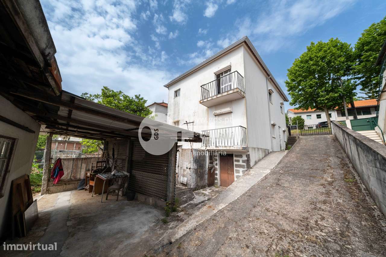 Moradia Bifamiliar T6 em Nogueira, Braga-36