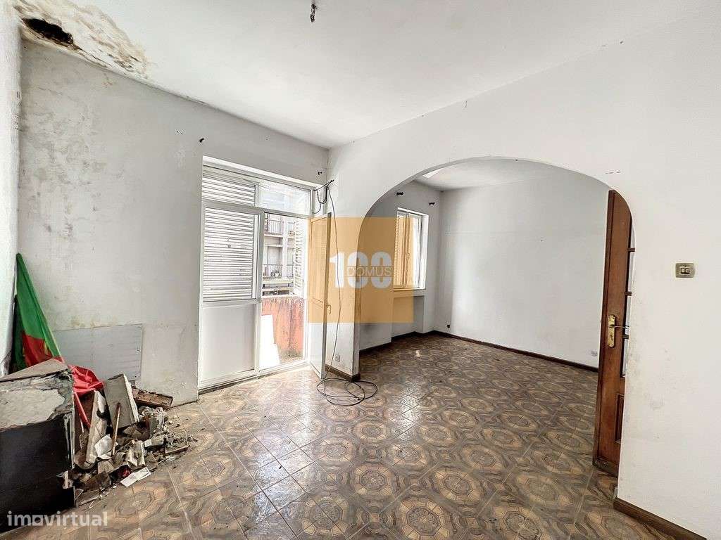 Moradia para reabilitar na Baixa - Grande imagem: 2/13