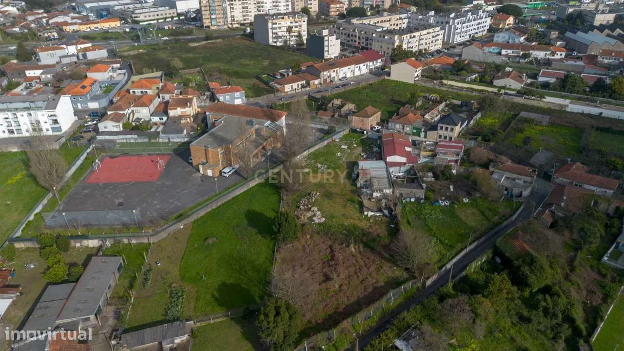 Terreno com 2 Frentes para Construção, em São Mamede de Infesta a 2 mi - Grande imagem: 5/10