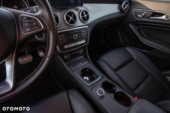 Mercedes-Benz CLA 250 4-Matic - 12