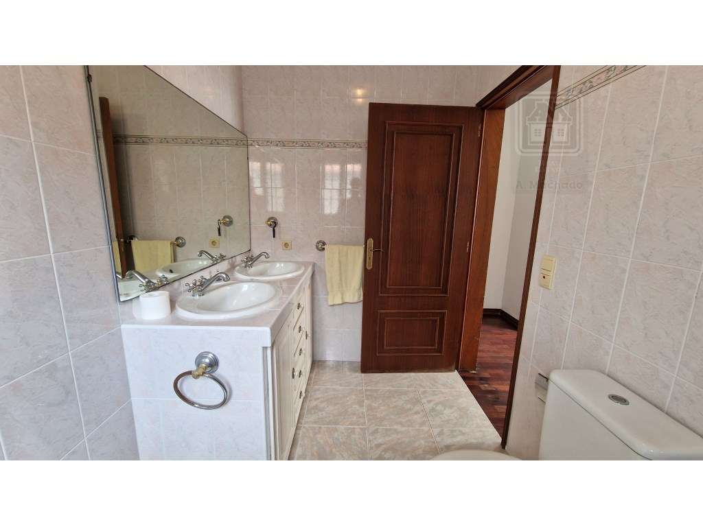 VENDA de MORADIA - VIVENDA T4+1 com Jardim e Garagem - Relva, Ponta...-44