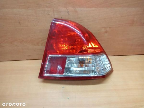 LAMPA PRAWA TYLNA TYŁ SEDAN HONDA CIVIC VII - 1