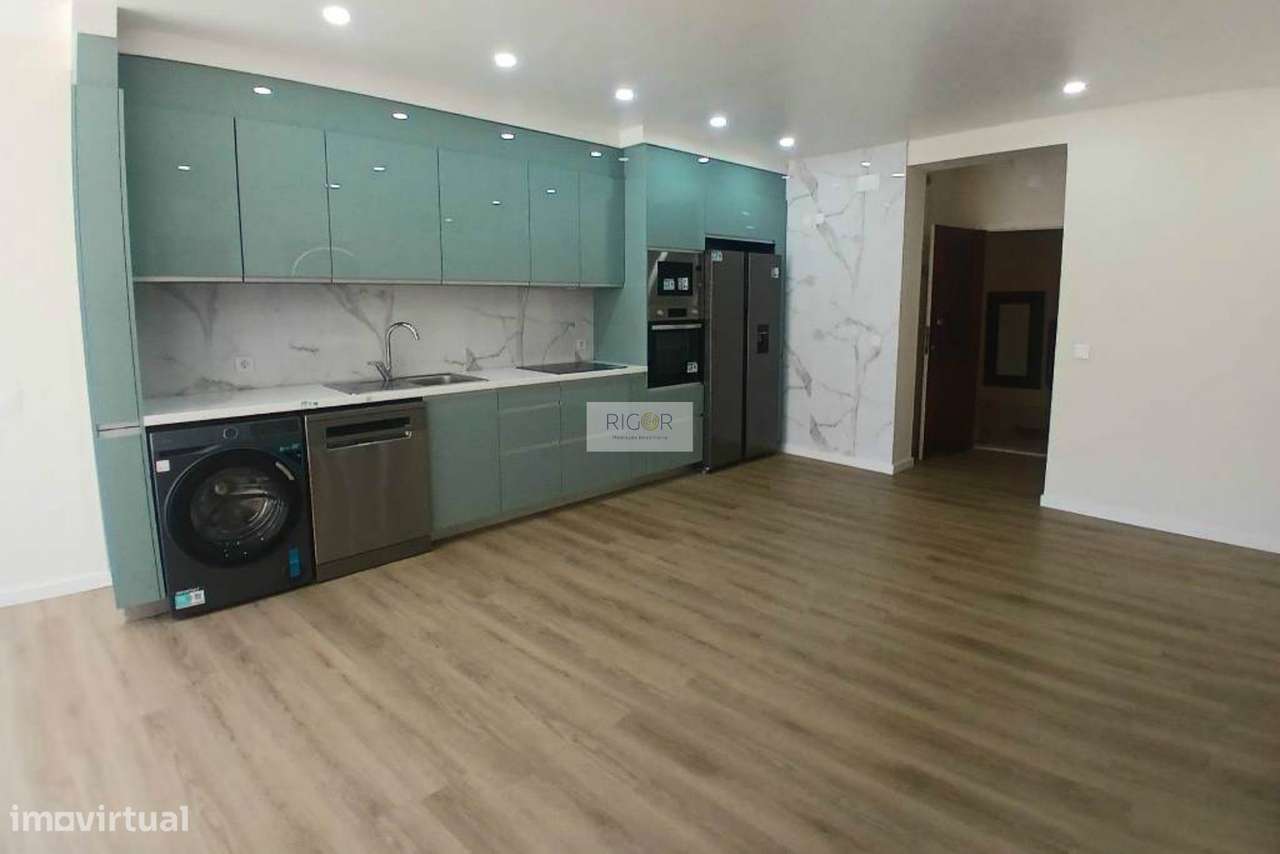Apartamento T1+1 totalmente remodelado junto à praia nas Caxinas-4