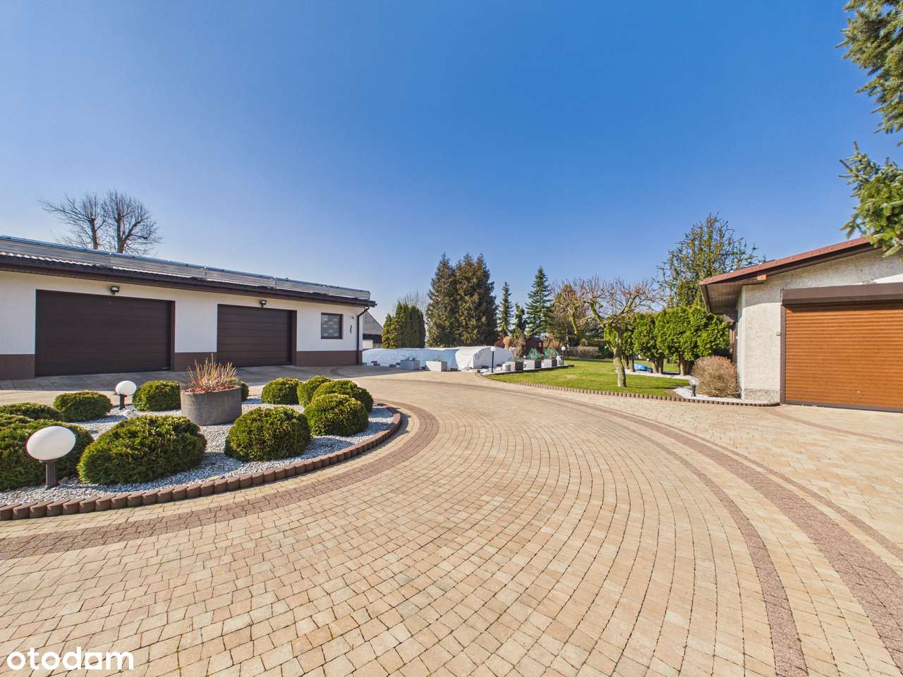 Piękna posiadłość z basenem, malownicza działka 1,5 ha.-13