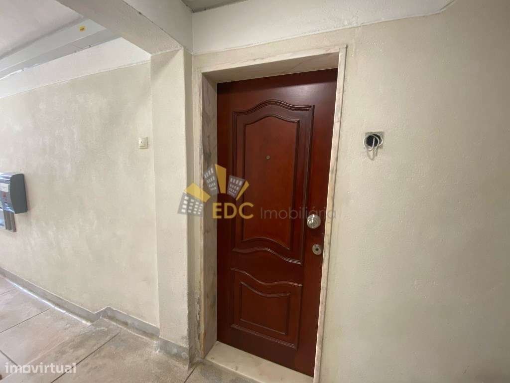 Apartamento T2 Totalmente Remodelado em zona Premium de Benfica | A...-23