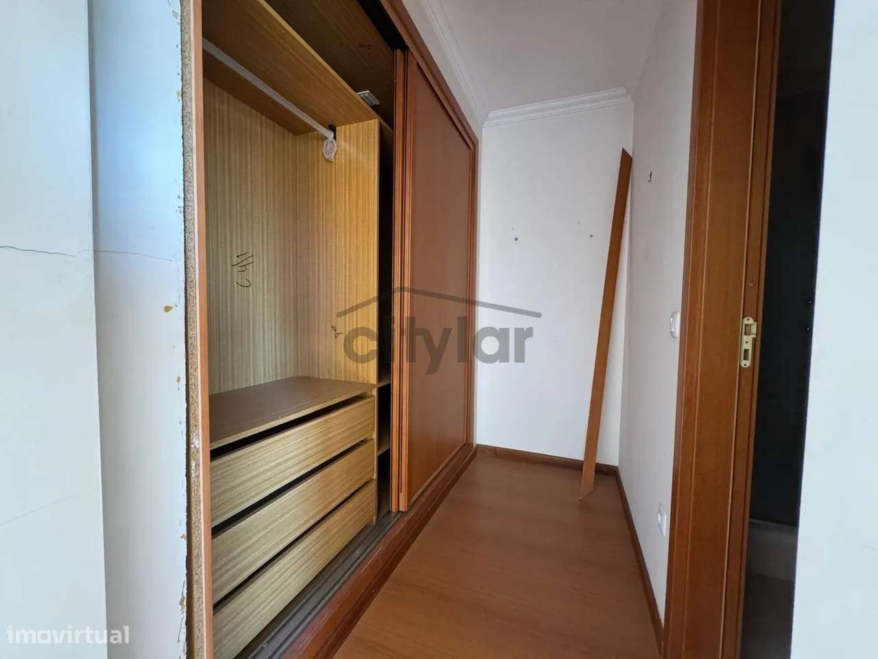 Moradia T4 em Alfeizerão – Conforto, Espaço e Qualidade de Vida!-7