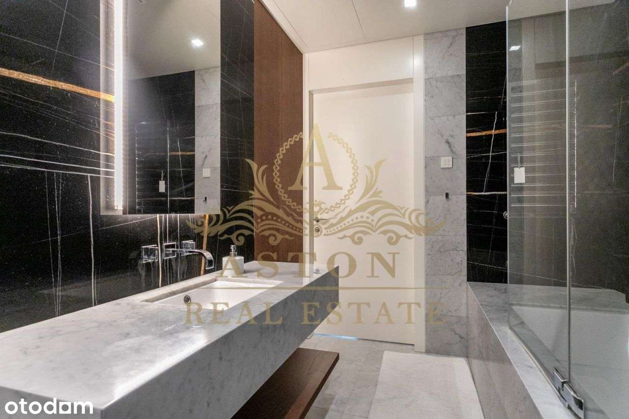 Spectacular apartment on 42nd floor on Złota 44-16