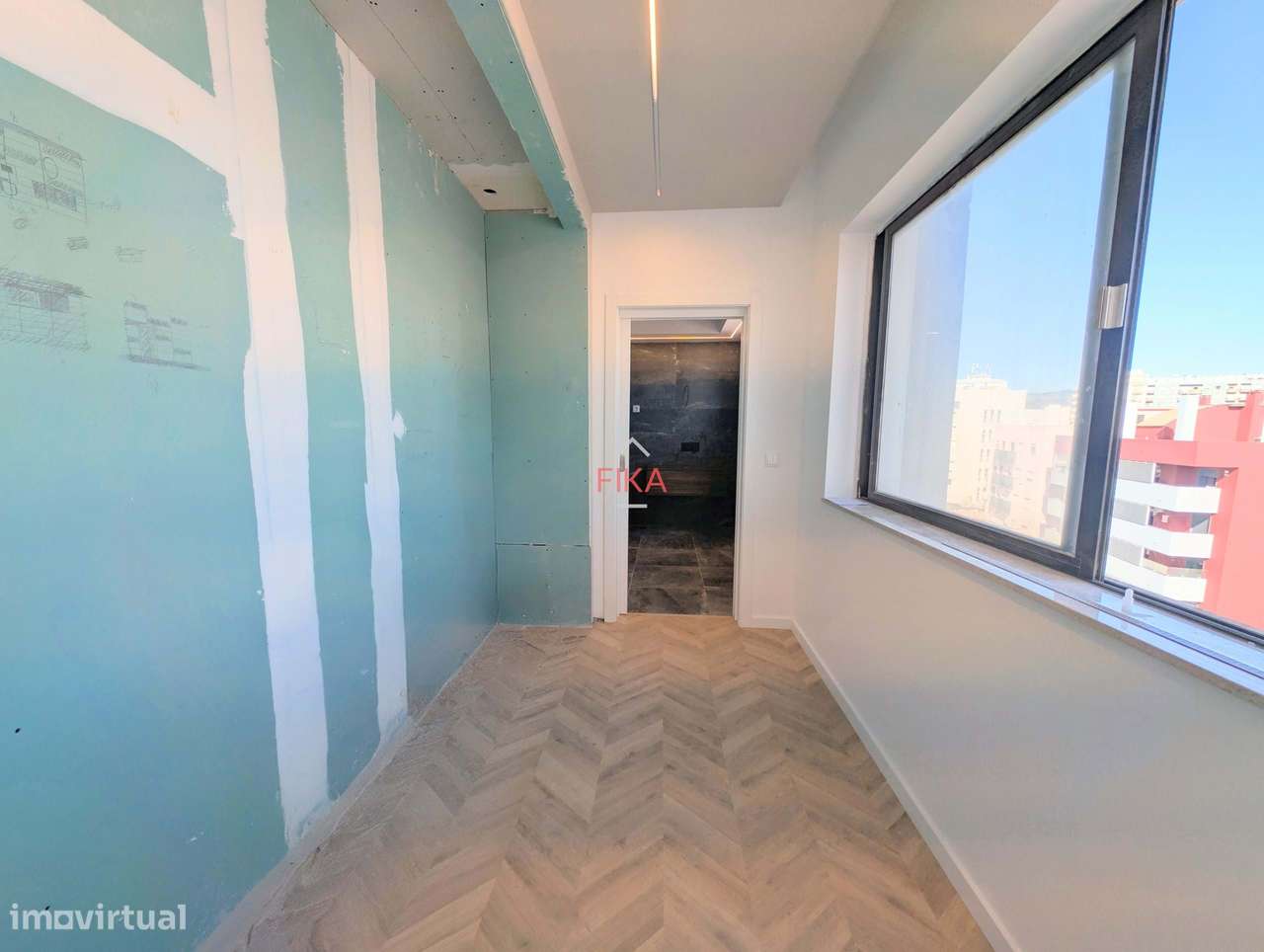 Apartamento T3 totalmente remodelado no centro de Setúbal-11