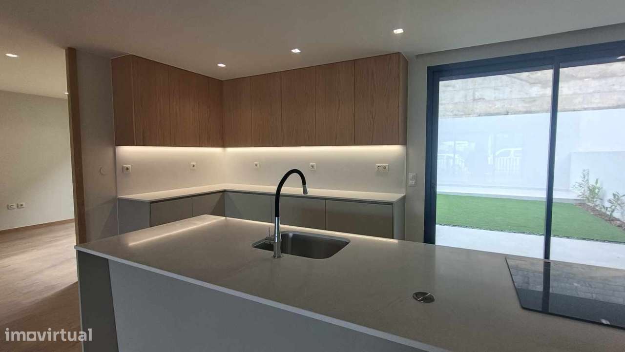 Moradia Nova T3 Gaveto ­+ Escritório em Palmeira, Braga - Grande imagem: 3/25