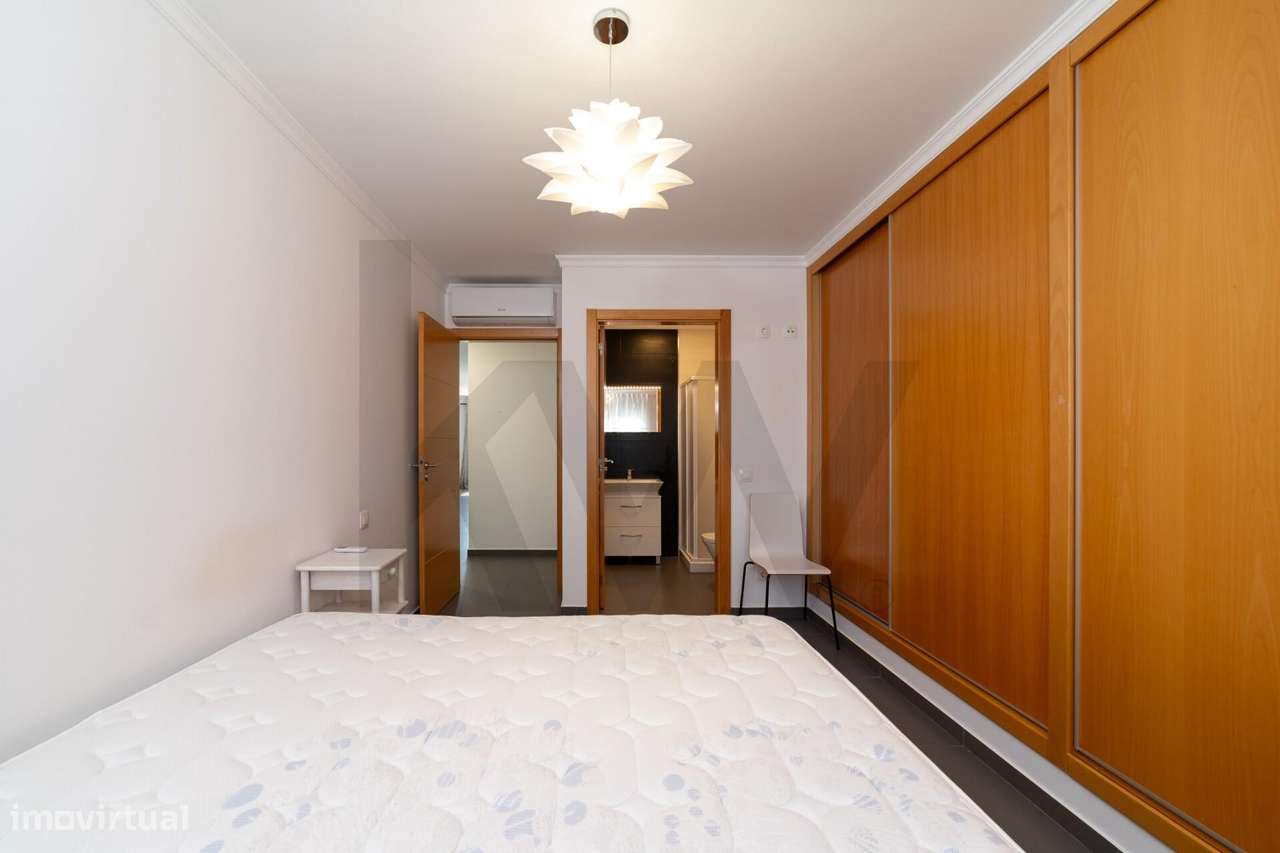 Apartamento T3 único com 3 lugares de estacionamento - VRSA-10