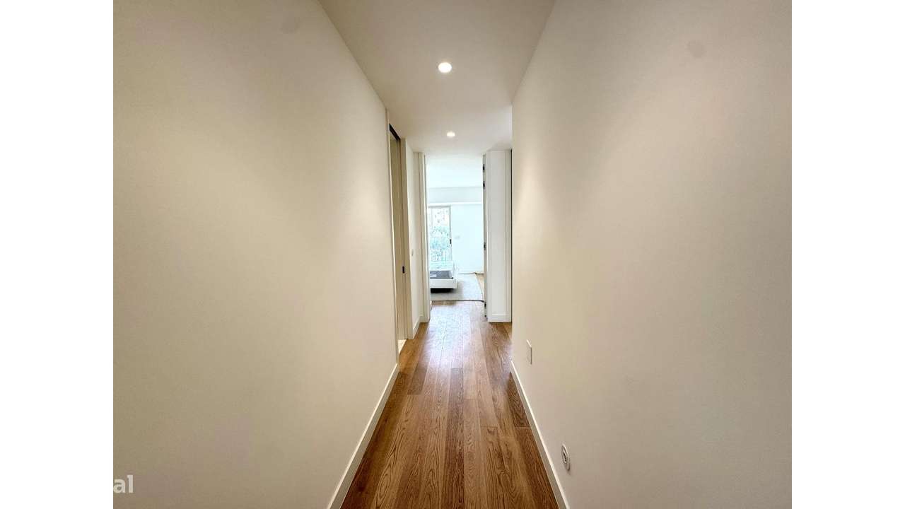 T2 com Garagem e Varandas-18