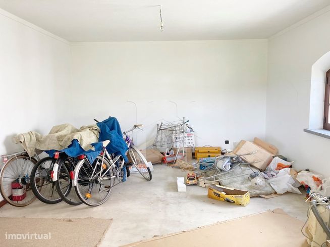 Moradia T3 com Armazém e Terreno de 9 640m2 em Olho Marinho, Óbidos-26
