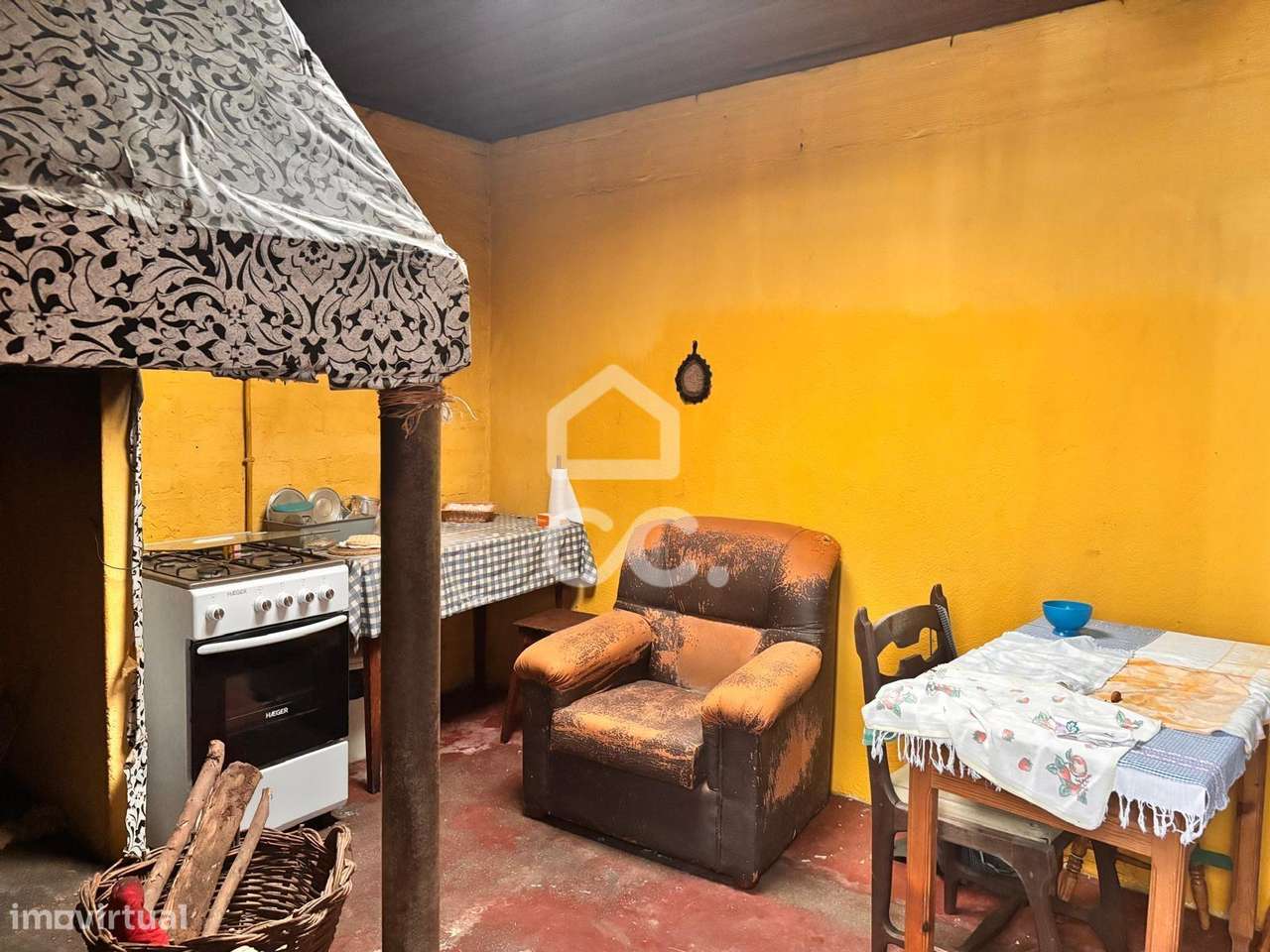 Venda global: Moradia térrea de quatro assoalhadas, e, terreno rústico-11