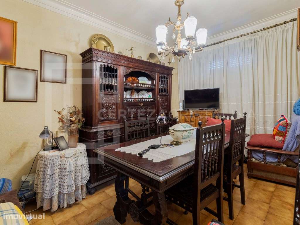 T2 com Logradouro Privativo - Excelente Potencial na Damaia - Grande imagem: 4/23