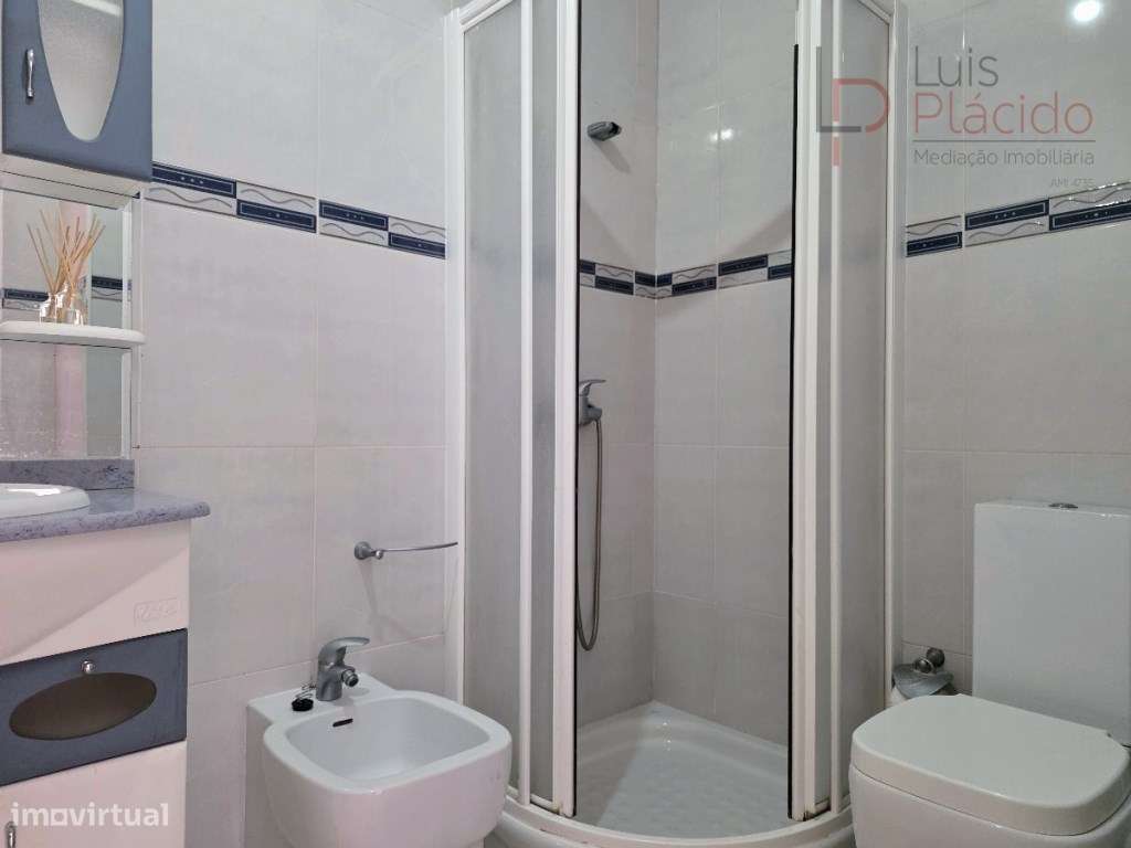 Moradia com 5 Quartos c/ Garagem + Anexo T1-14