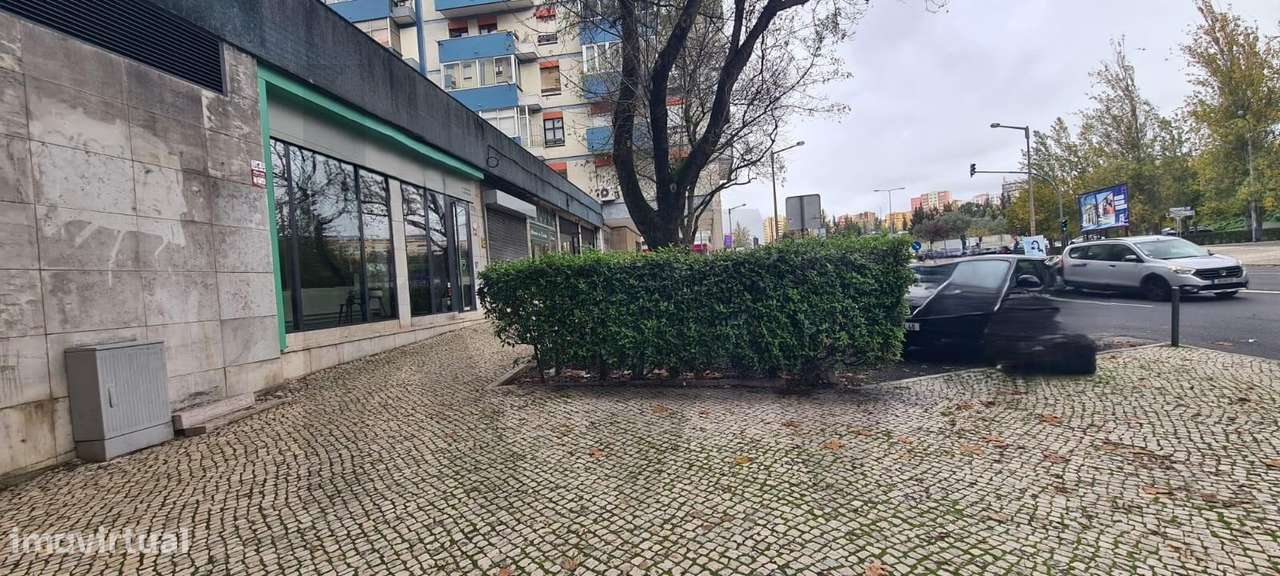 Espaço comercial em Zona Premium na Estrada da Luz-Lisboa - Grande imagem: 2/19