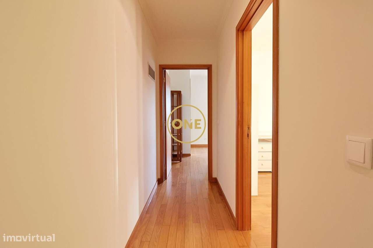 Excelente Apartamento T3 + 1 Escritório no Centro da Trofa!-8