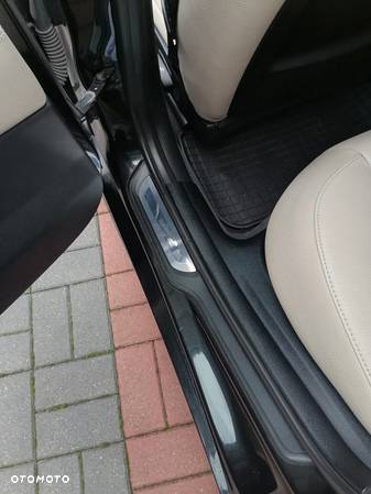 BMW Seria 3 318d DPF Touring Edition Sport - 15