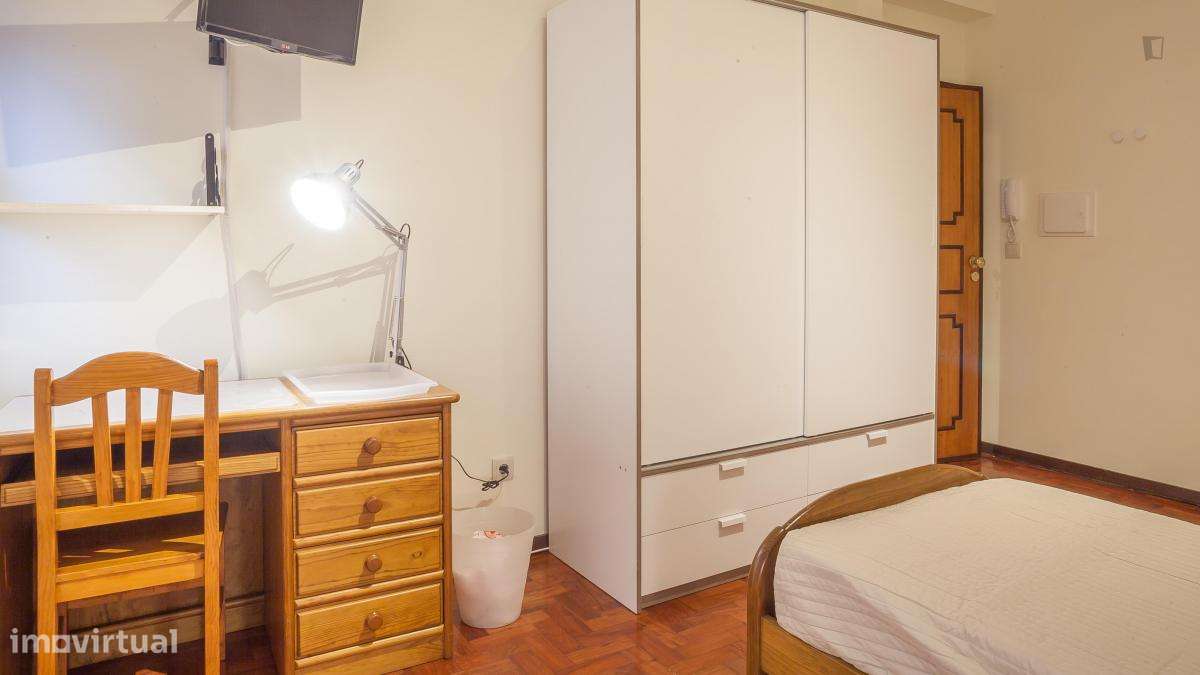 Quarto - localizado em Paranhos Porto - Grande imagem: 5/23