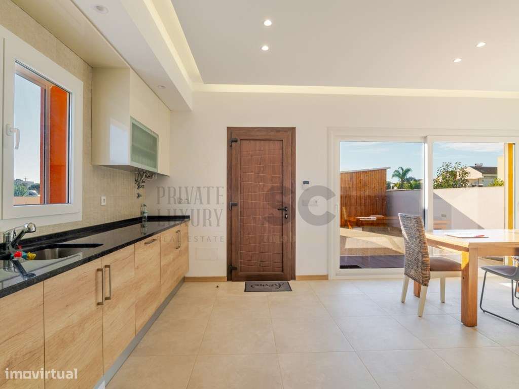 Moradia Térrea T3+1 NOVA com garagem em Alhos Vedros-12