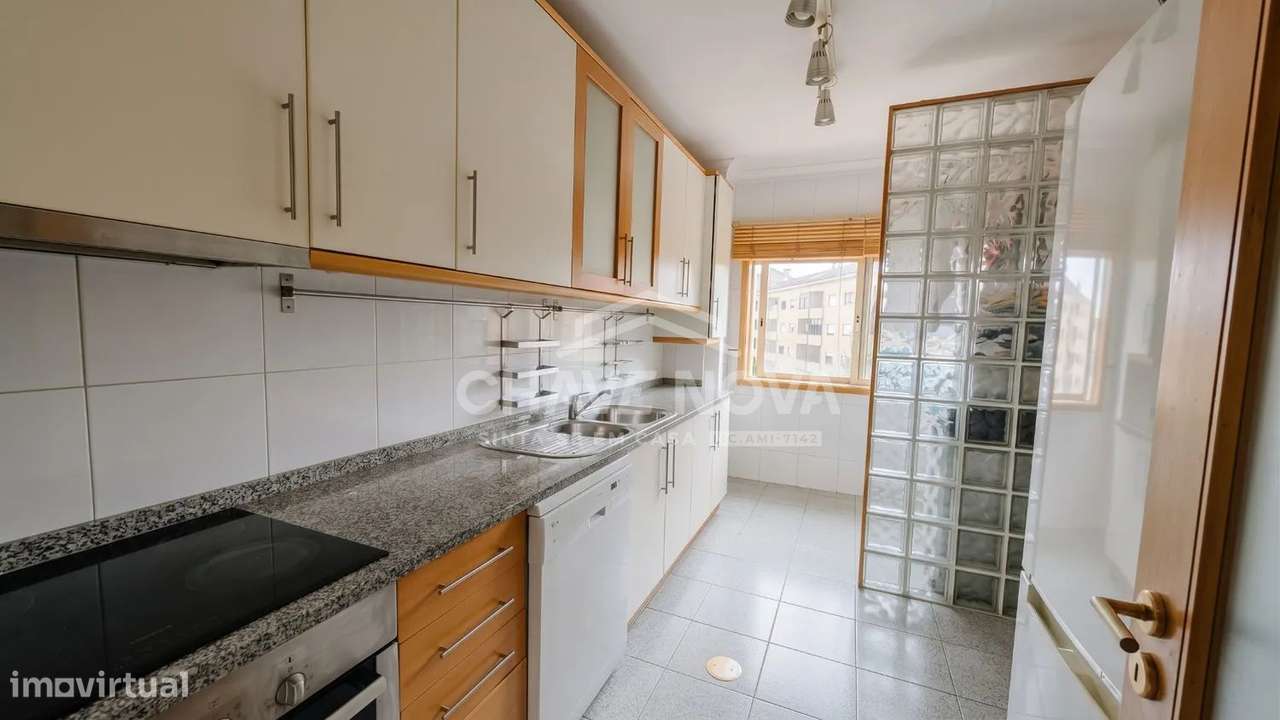 Apartamento T2 c/ Lugar de Garagem em Mafamude-6