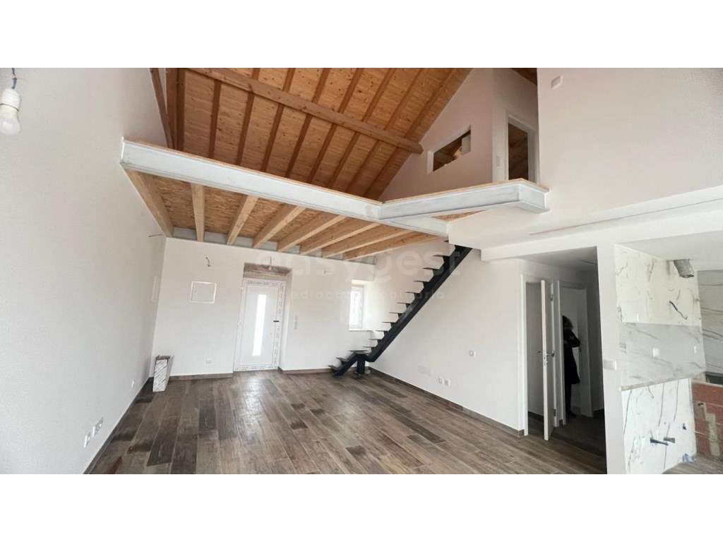 Moradia Geminada em Remodelação com Piscina - A 10 Minutos do Cadaval - Grande imagem: 5/14