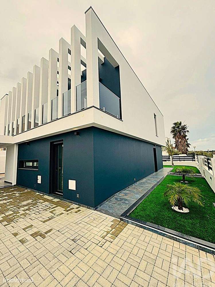 Casa / Villa T4 em Azeitão (São Lourenço e São Simão) de 210,00 m2 - Grande imagem: 5/25