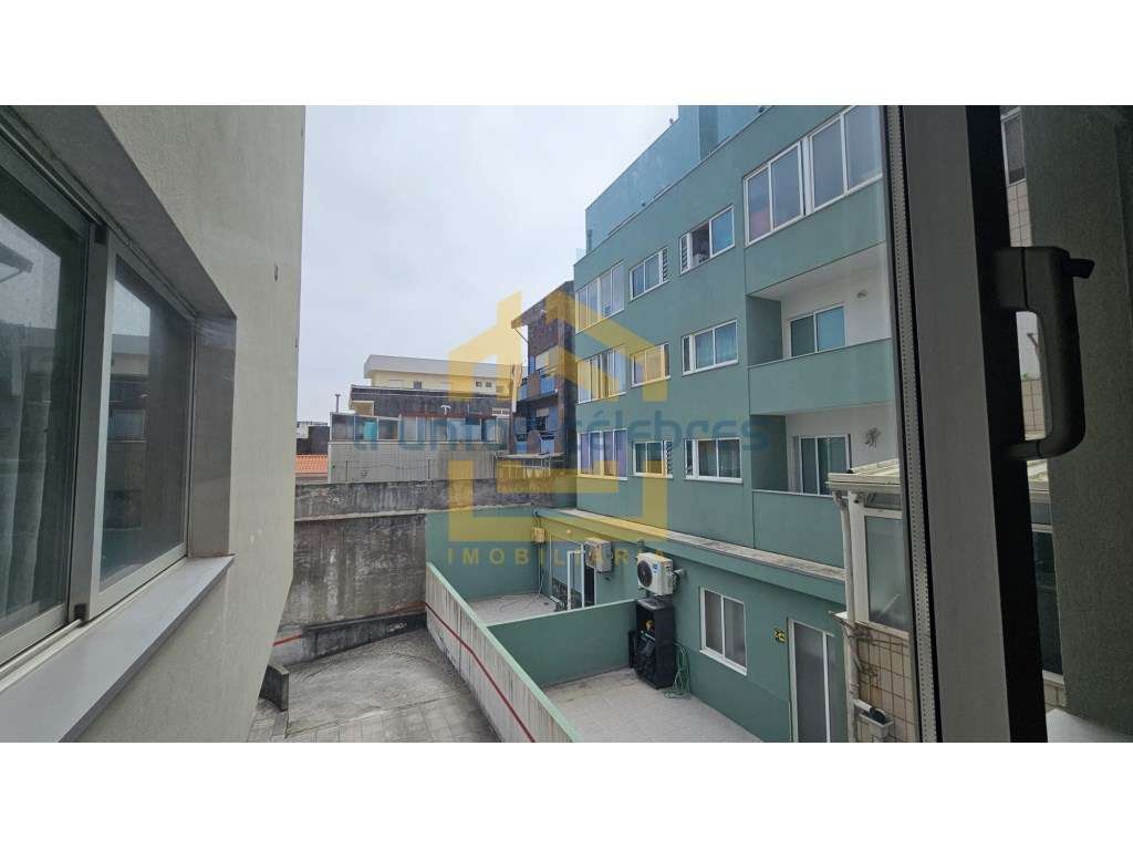 T2 com Vista Mar a 100 Metros da Praia com garagem fechada-16
