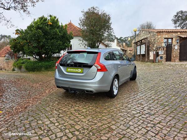 Volvo V60 D4 Geartronic Summum - 32