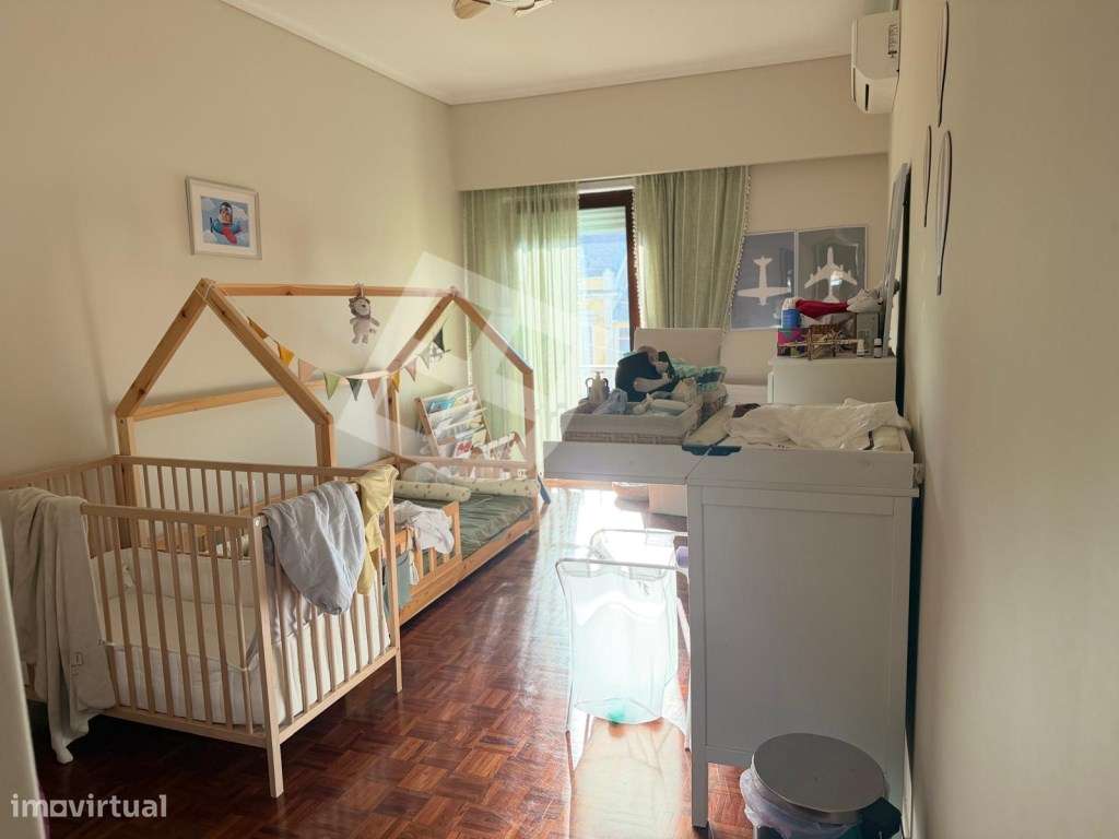 Apartamento T4 c/ Varanda - Av. Lourenço Peixinho-31